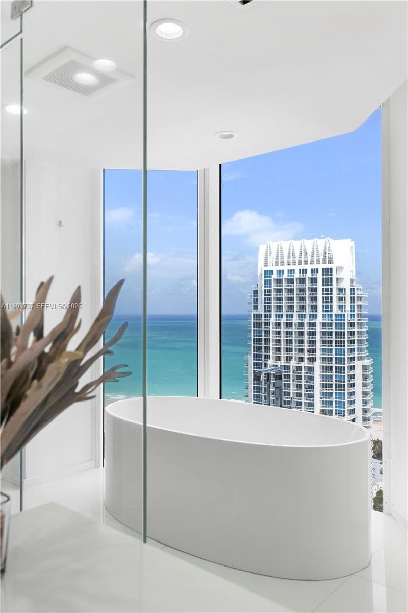 300 Pointe Dr 3405 photo 11