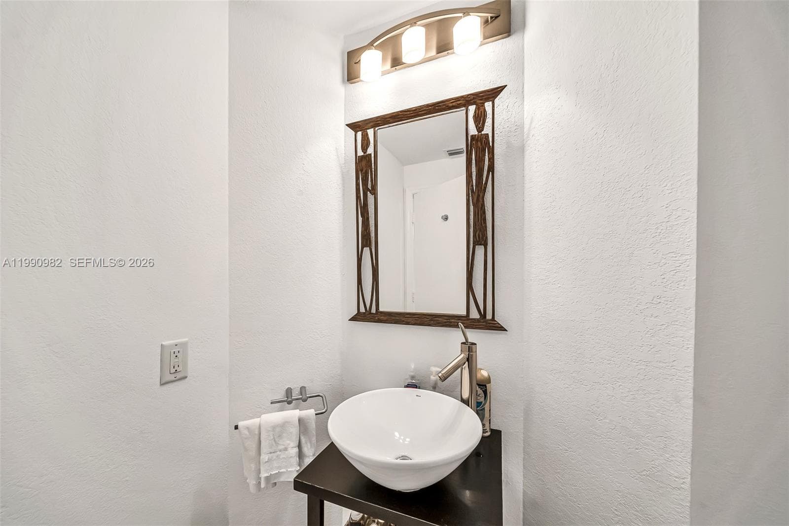 21050 Point Pl 401 photo 22