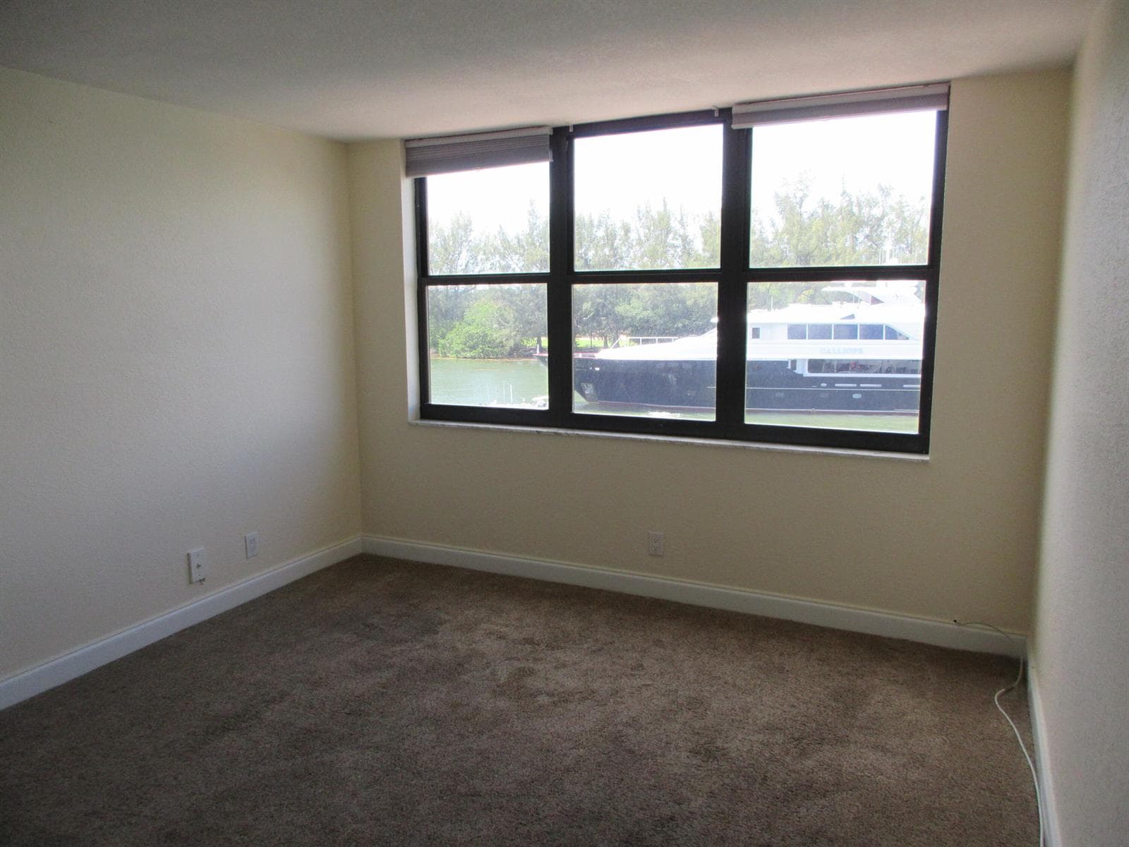 1401 N Riverside Drive 307 photo 17