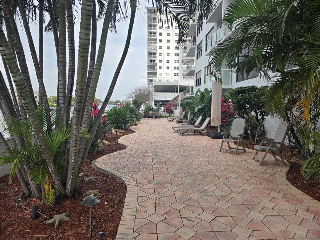 1401 N Riverside Drive 307 photo 7