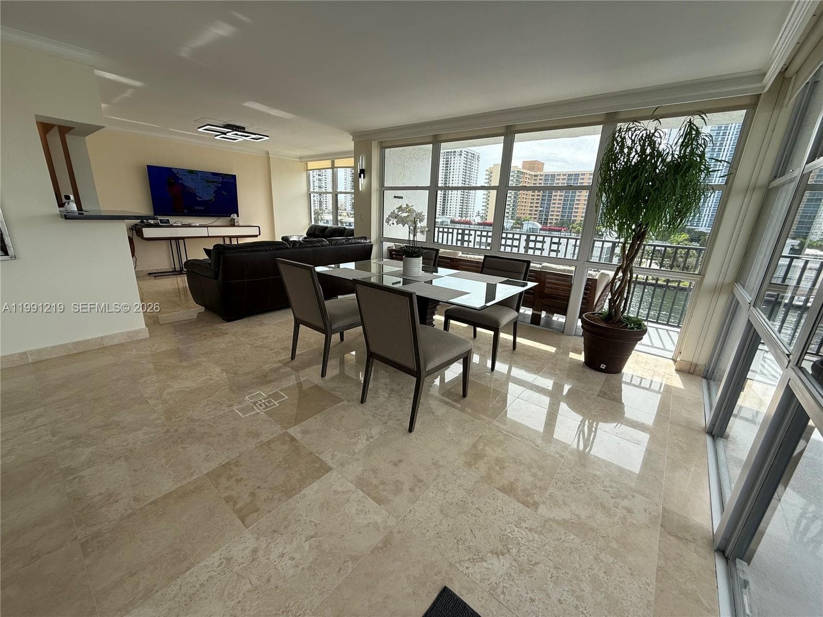 1000 Parkview Dr 720 photo 5