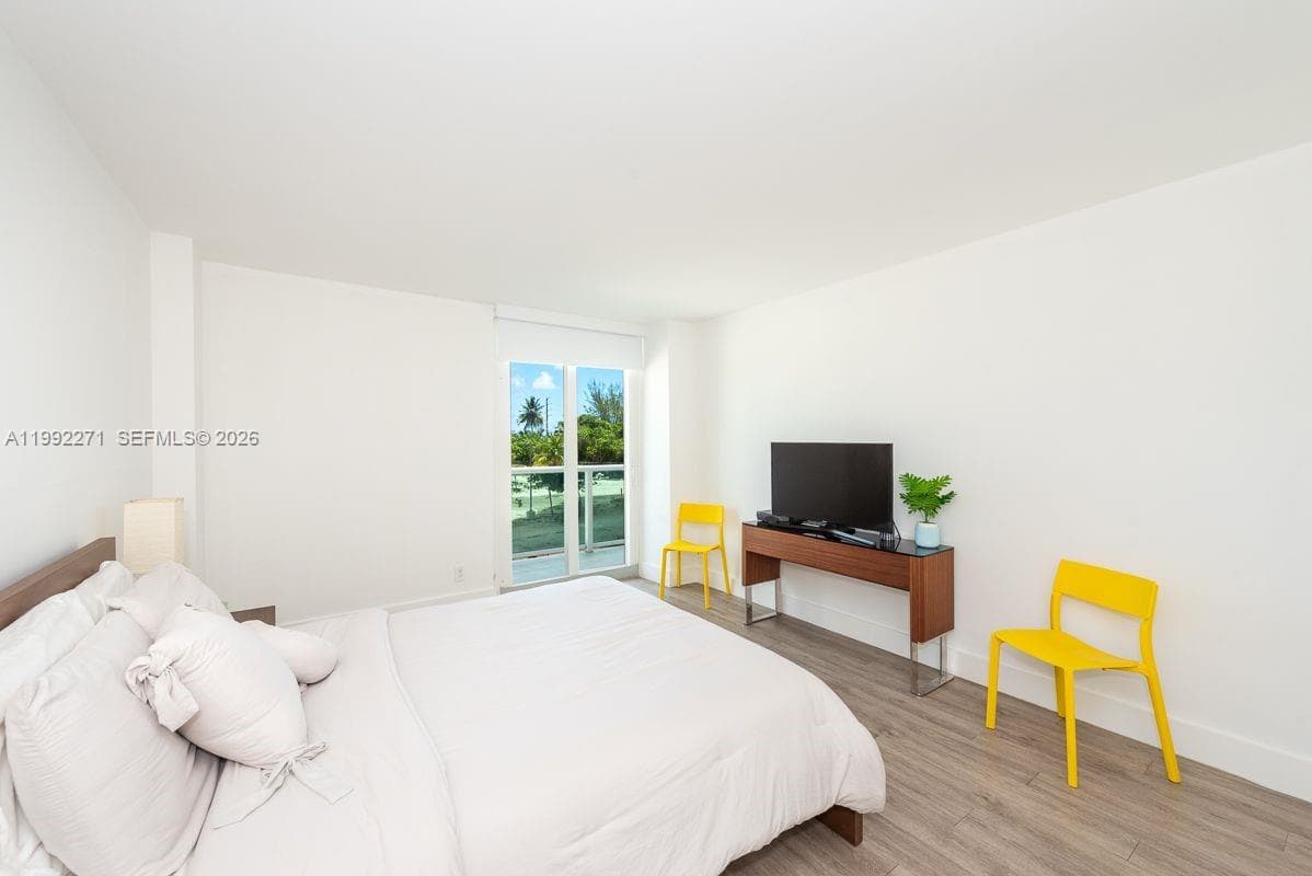 100 Bayview Dr 210 photo 6