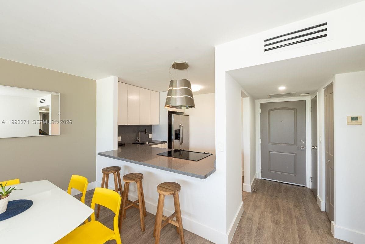 100 Bayview Dr 210 photo 8