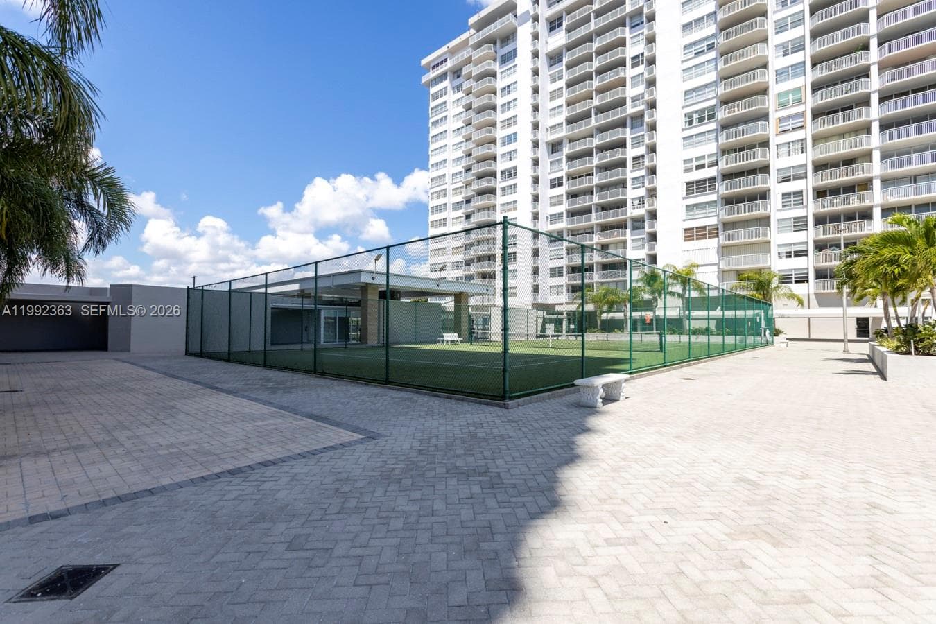 18011 Biscayne Blvd 903 photo 17