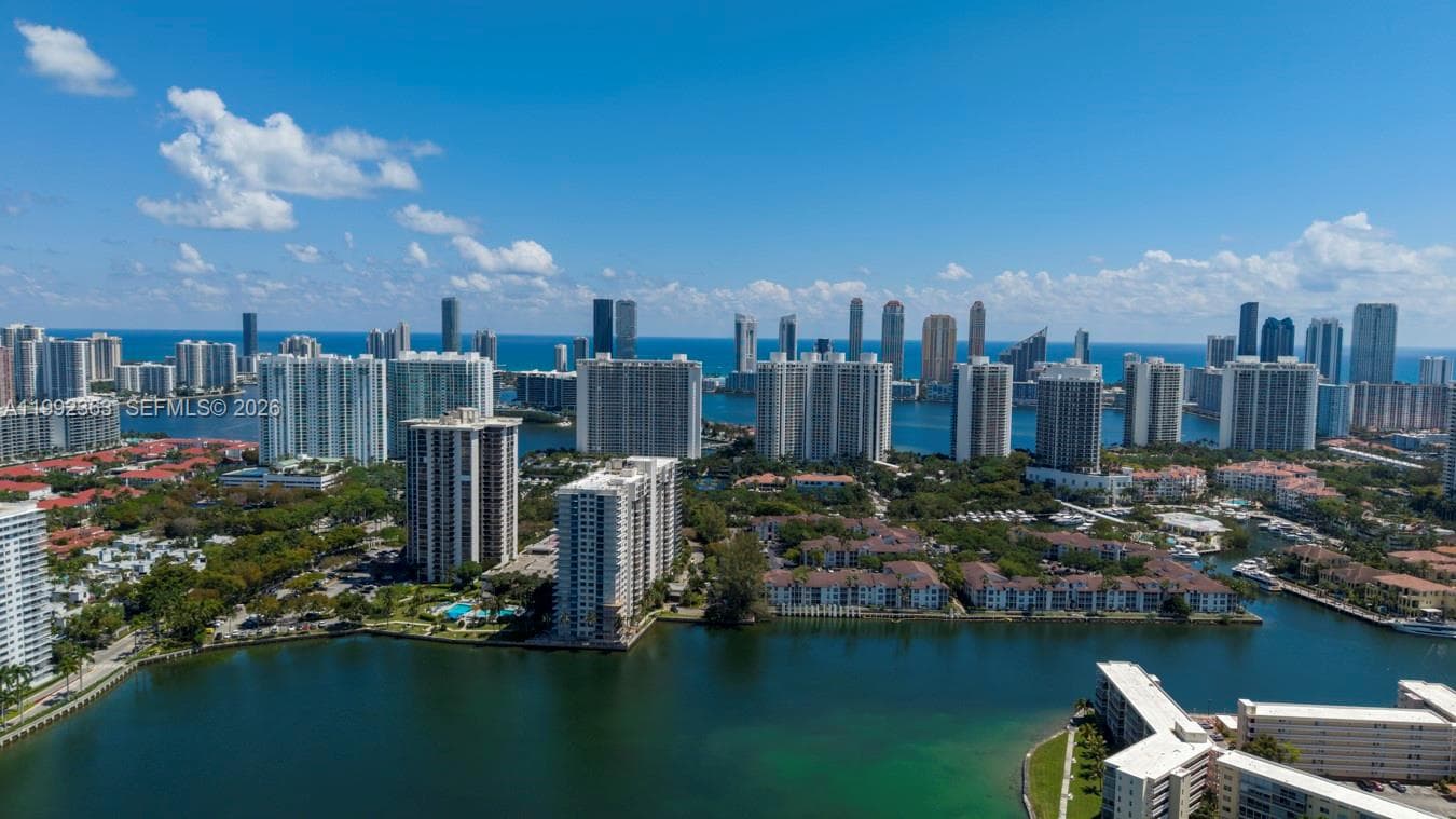 18011 Biscayne Blvd 903 photo 24