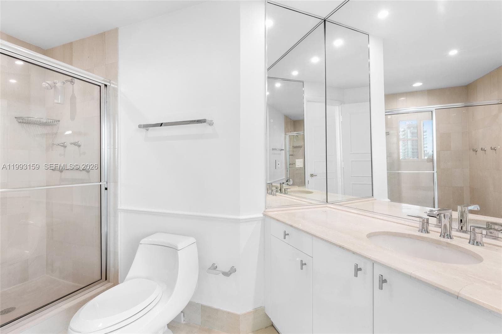 300 S Pointe Drive 801 photo 20