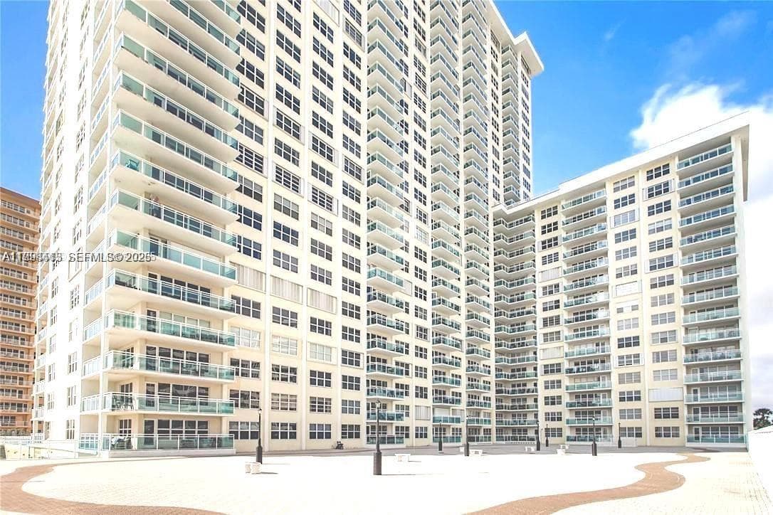 3900 Galt Ocean Dr 111 photo 2