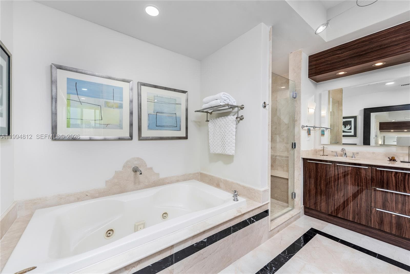 100 S Pointe Dr 610 photo 21