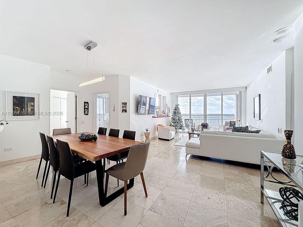 808 Brickell Key Dr 2002 photo 3
