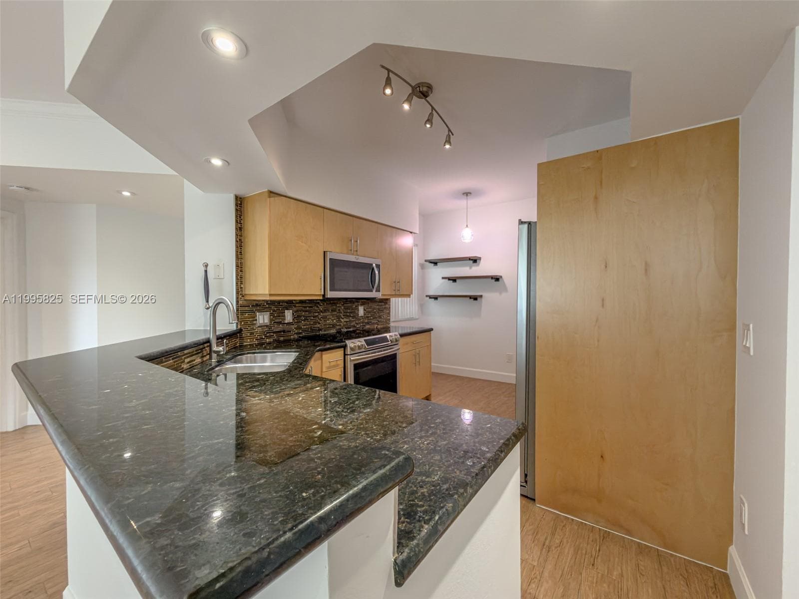 3245 NE 184th St 13405 photo 2
