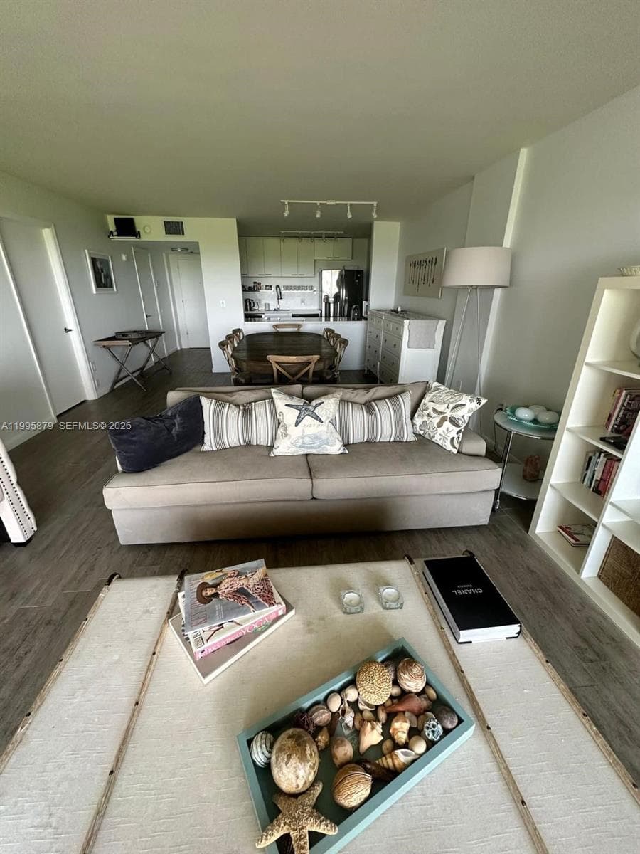 906 photo 1