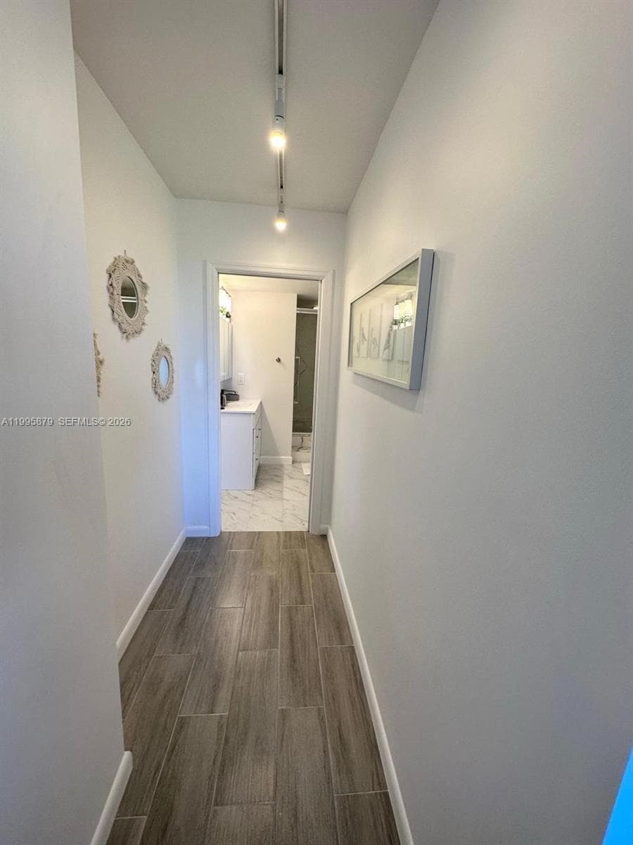 906 photo 5