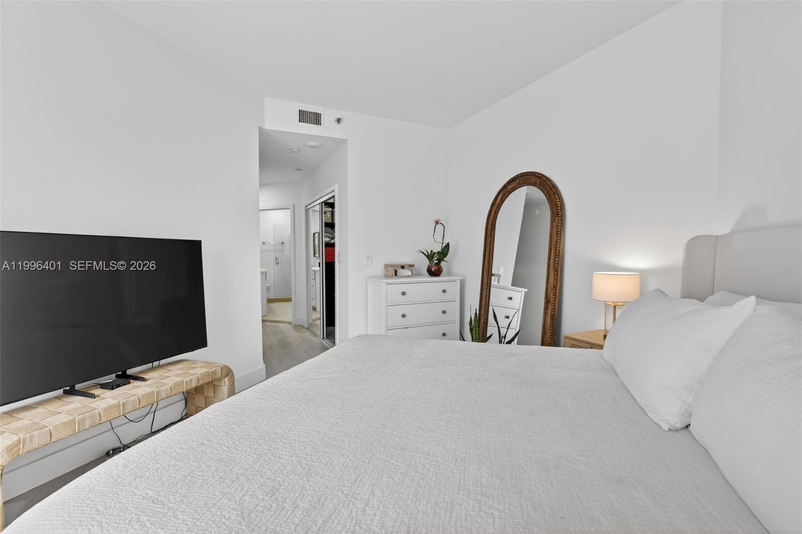 20185 E Country Club Dr 204 photo 24