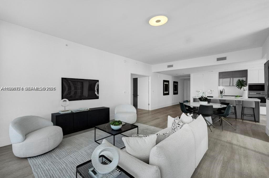 788 23rd St 1402 photo 10