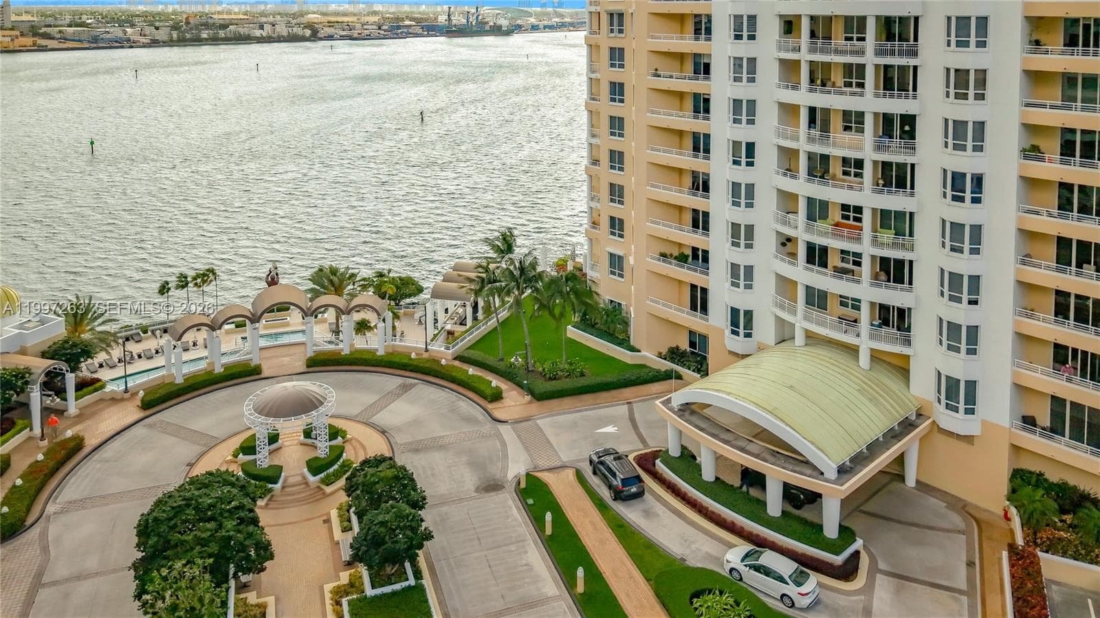 808 Brickell Key Dr 2002 photo 2