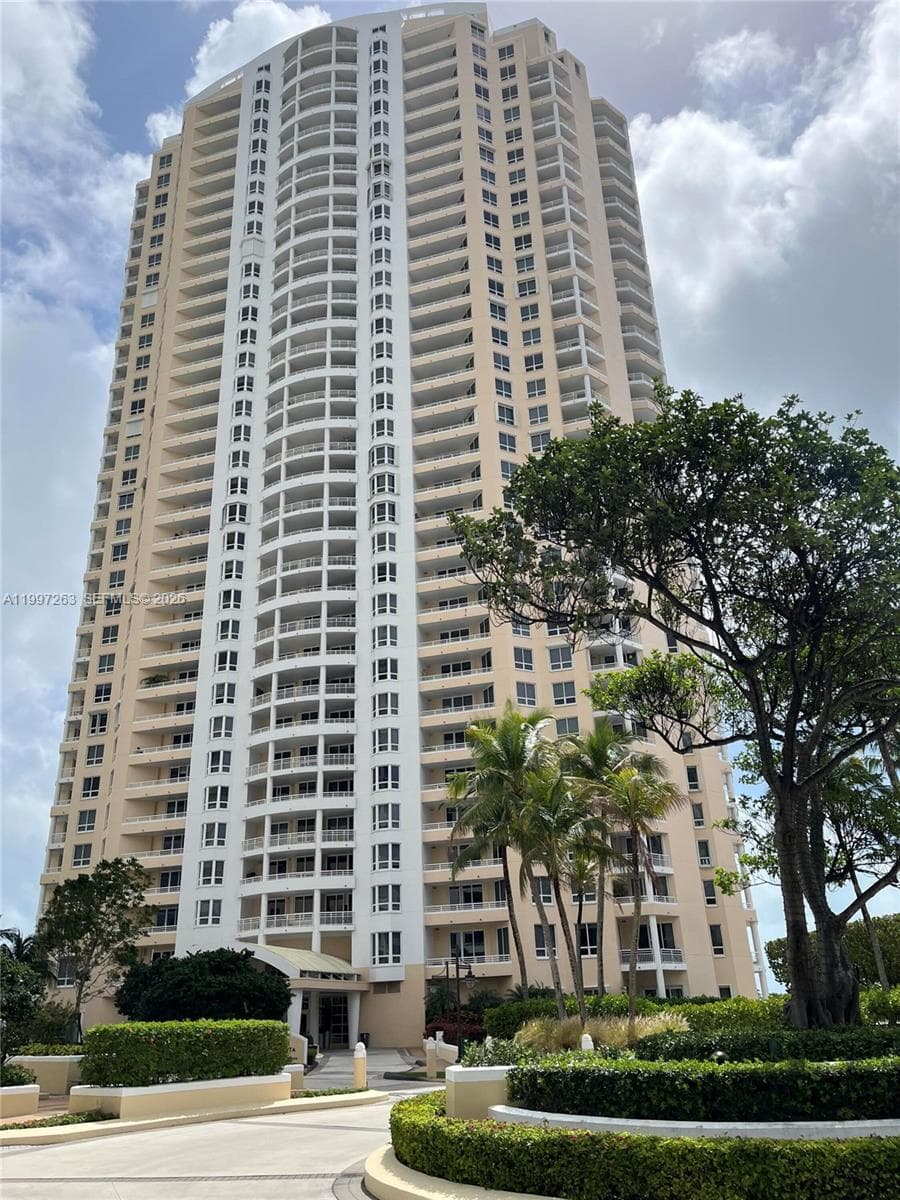 808 Brickell Key Dr 2002 photo 4