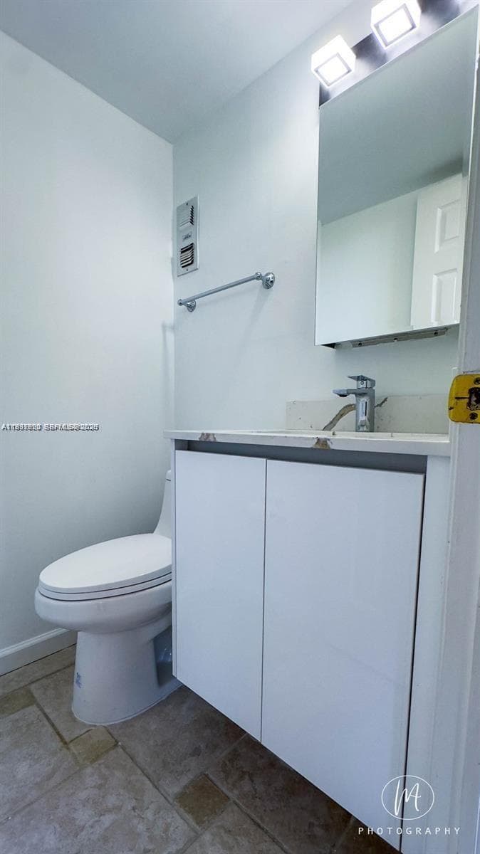 1731 SE 15th St 315 photo 9