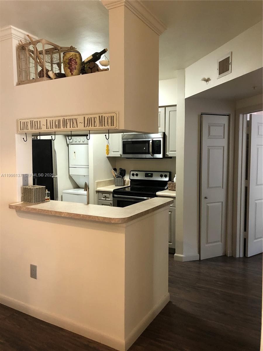 17150 N Bay Rd 2422 photo 2