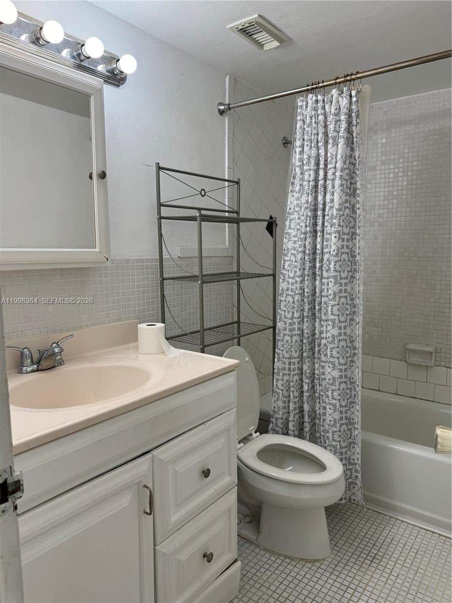 3660 NE 166th St 812 photo 7