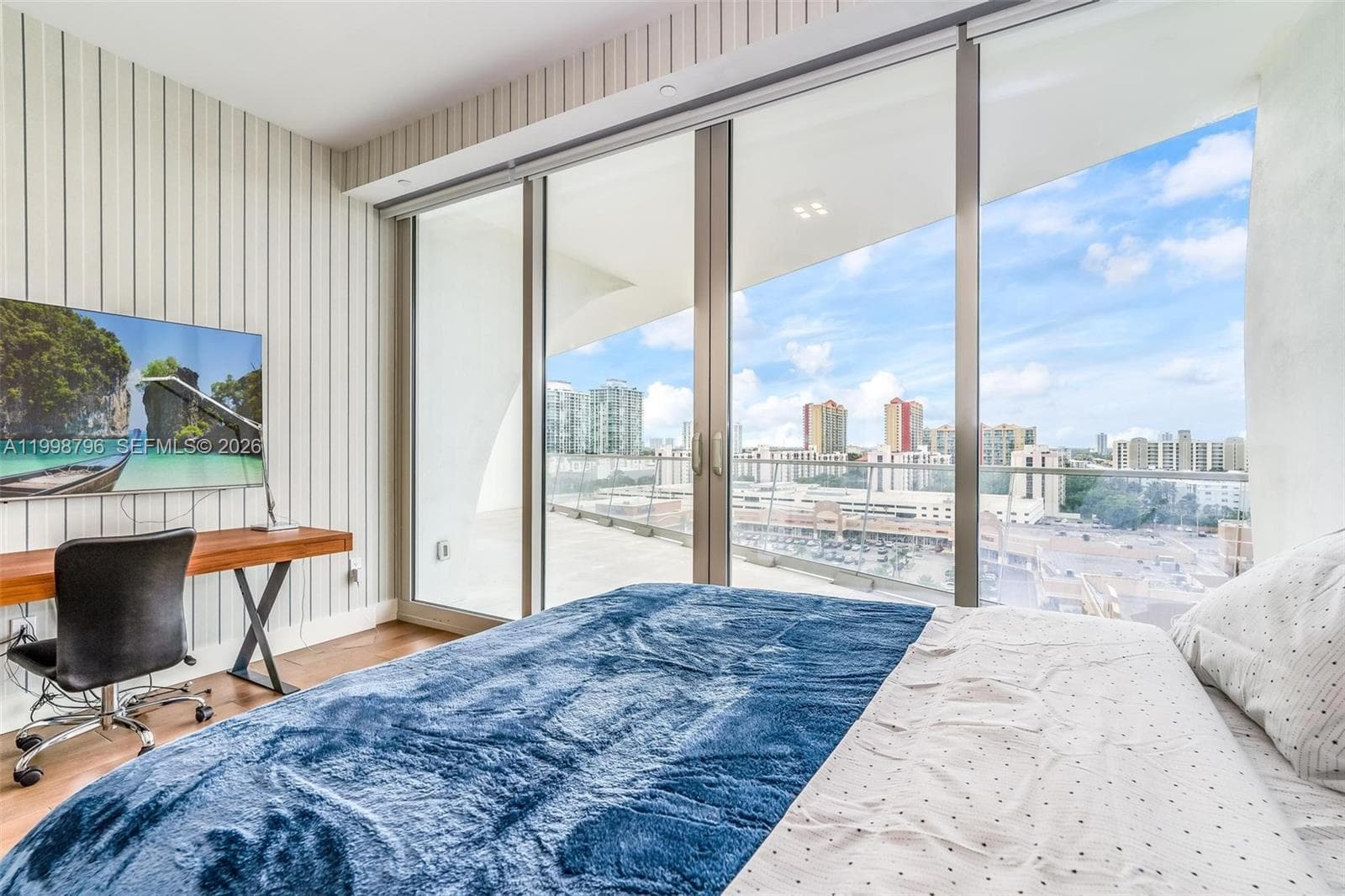16901 Collins Ave 903 photo 19