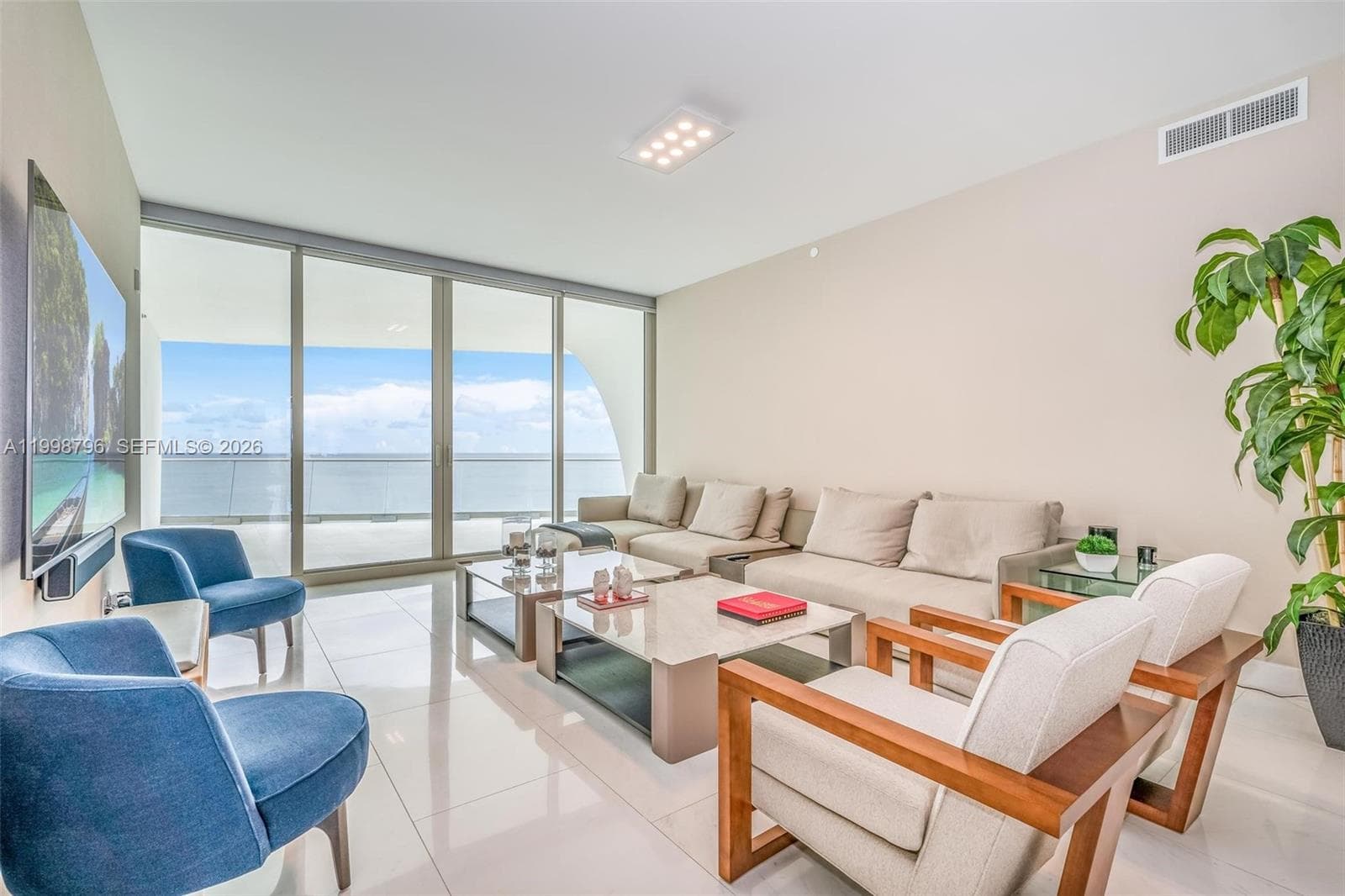 16901 Collins Ave 903 photo 4