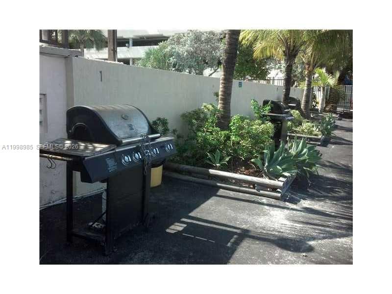 7545 E Treasure Dr 9K photo 23