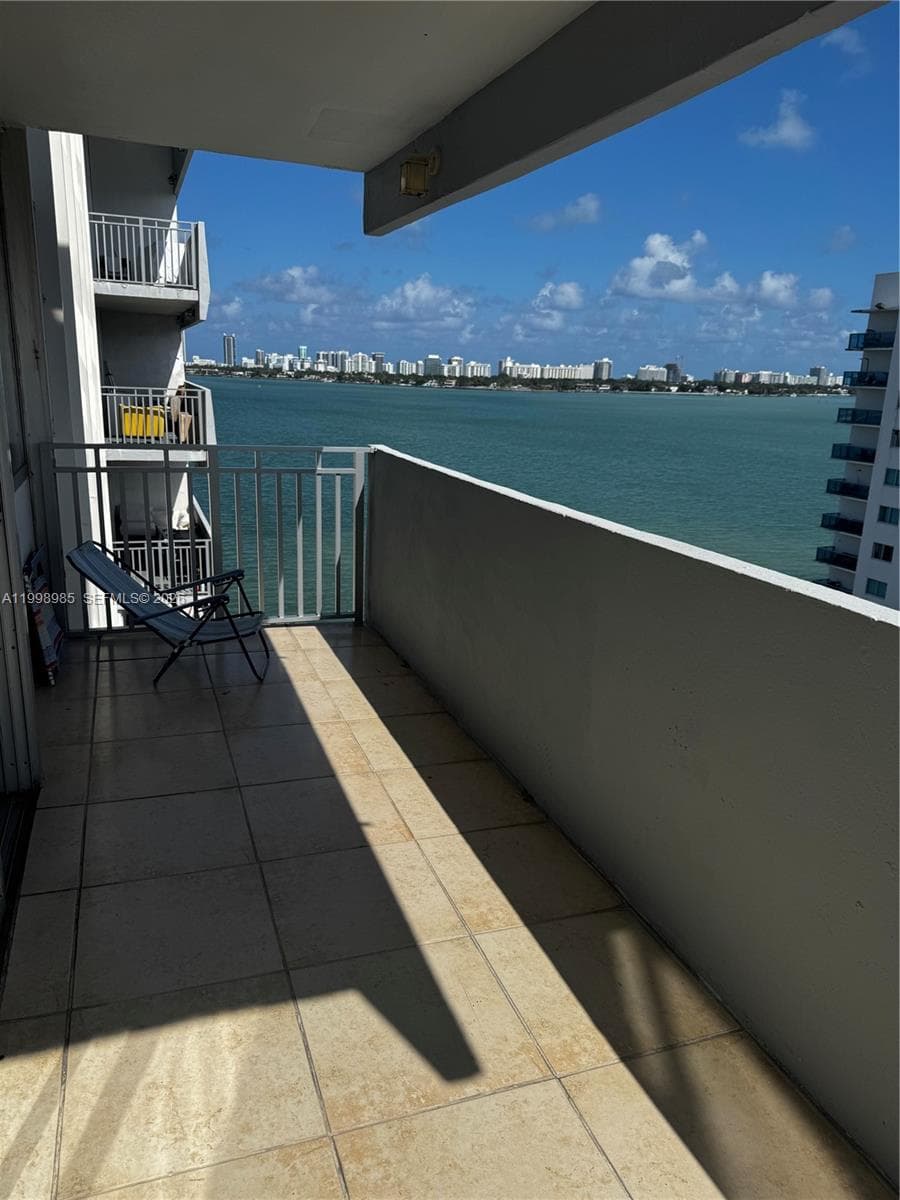 7545 E Treasure Dr 9K photo 3