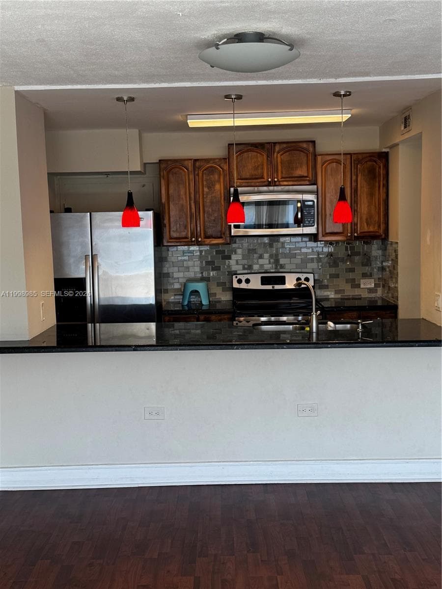 7545 E Treasure Dr 9K photo 11