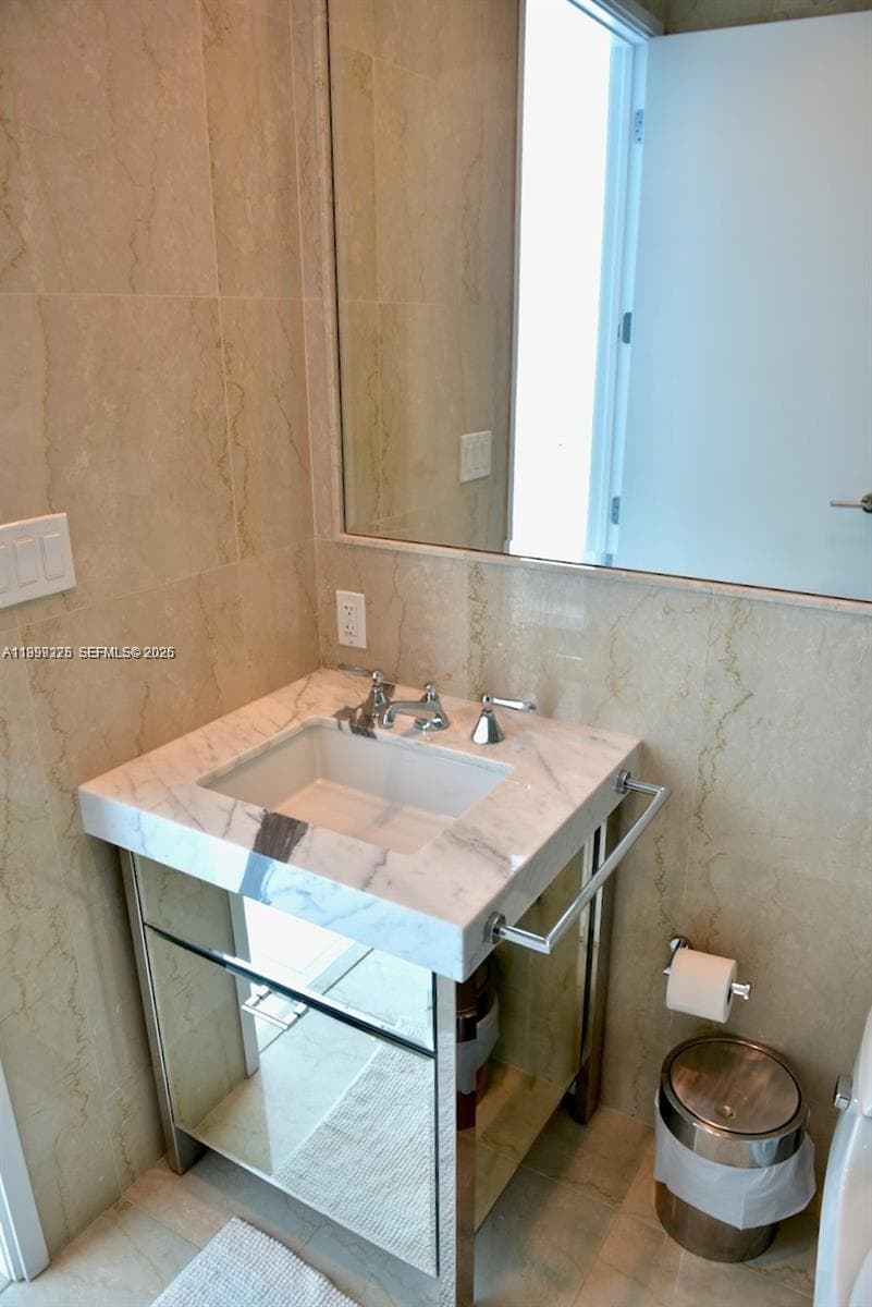 17475 Collins Ave 2802 photo 23