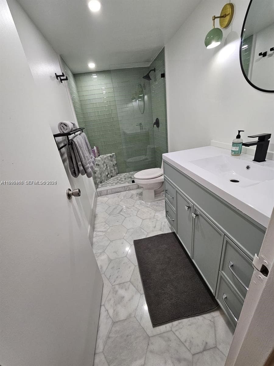 900 Bay Dr 311 photo 19