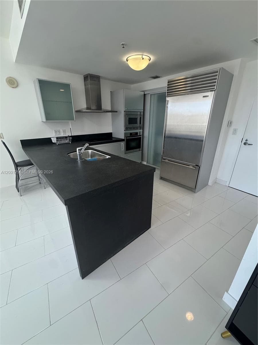 18201 Collins Ave 608 photo 2