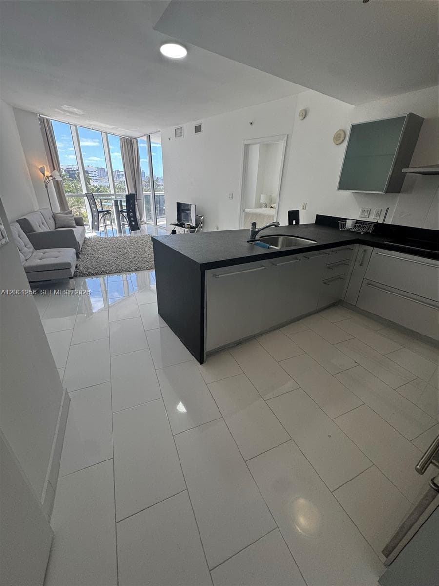 18201 Collins Ave 608 photo 1