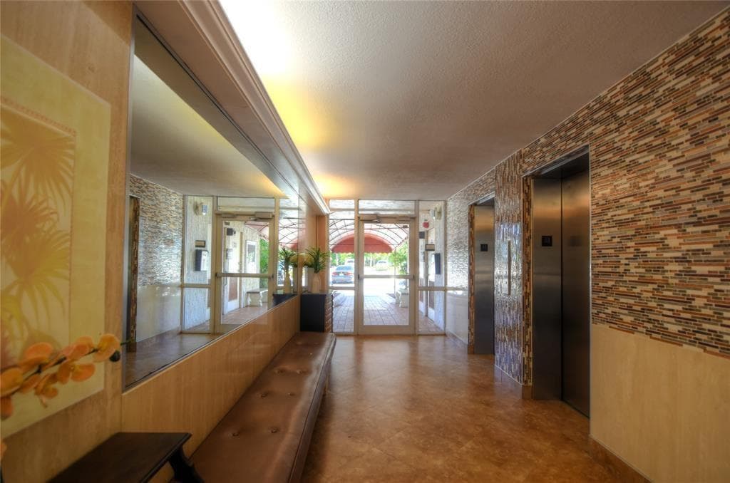 1391 S Ocean Boulevard 105 photo 2