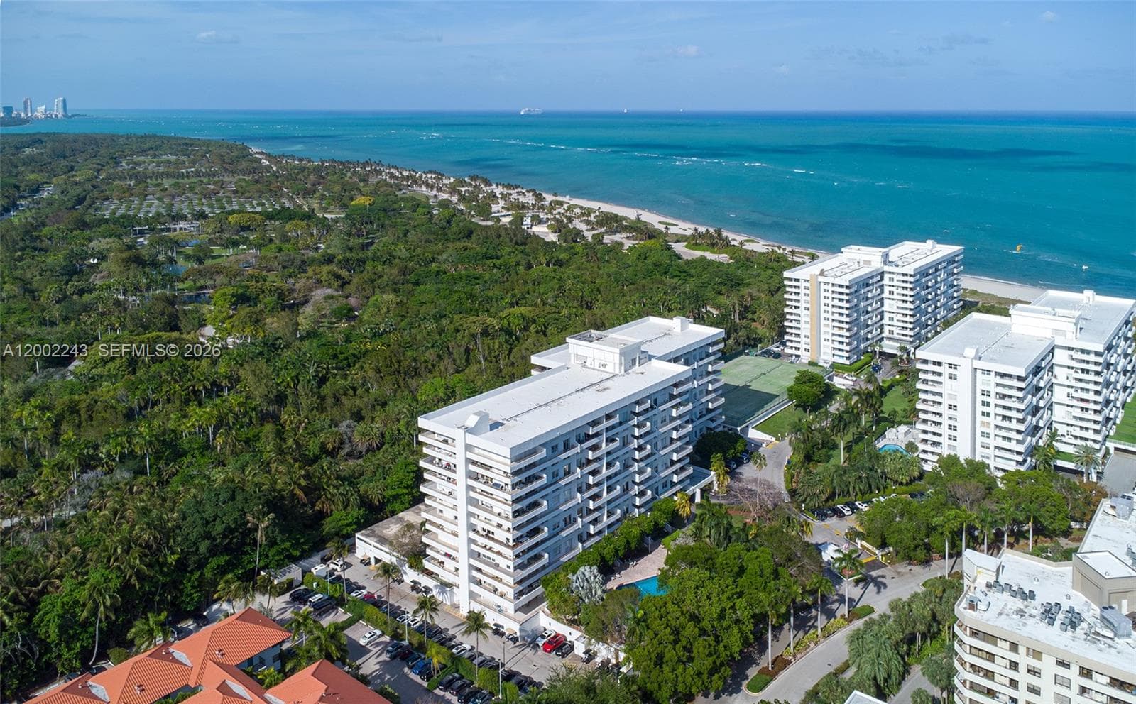 155 OCEAN LANE DR 1101 photo 9