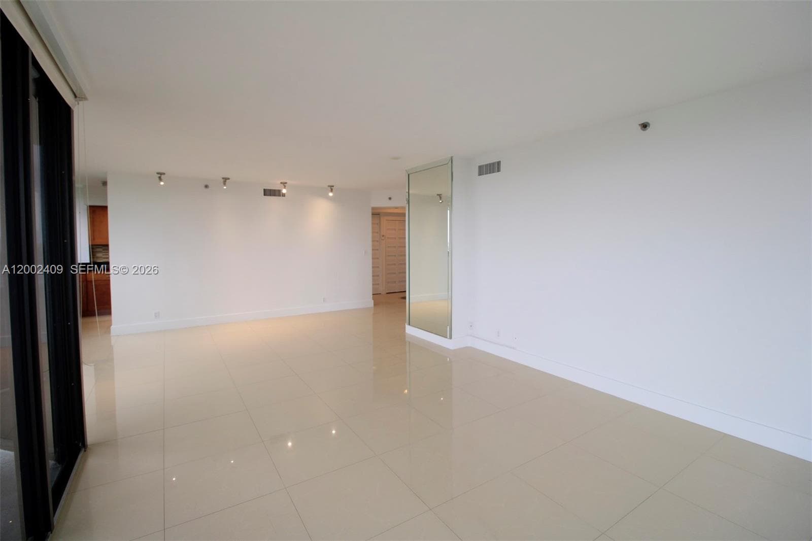 20185 E Country Club Dr 1105 photo 10