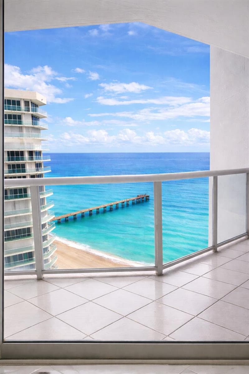 16425 Collins Avenue 2514 photo 1