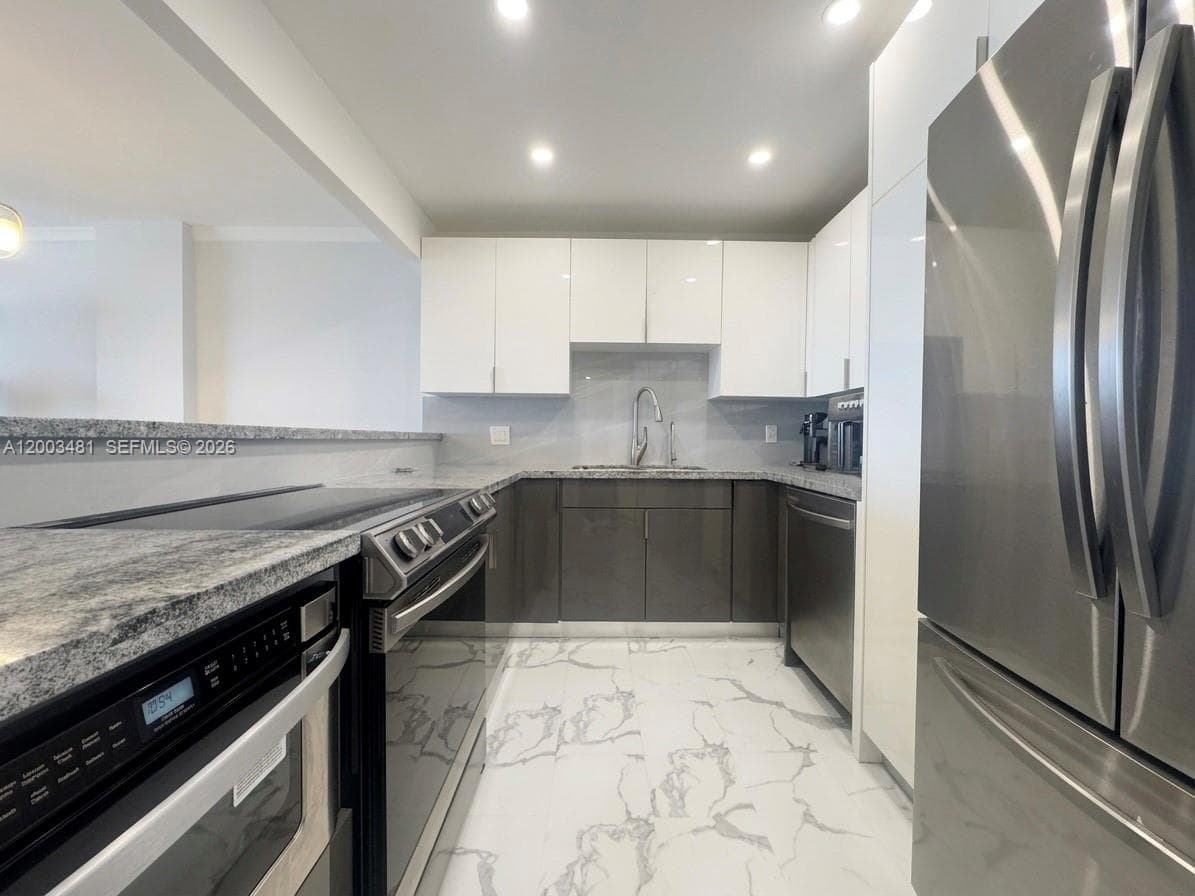 3800 S Ocean Dr 802 photo 2