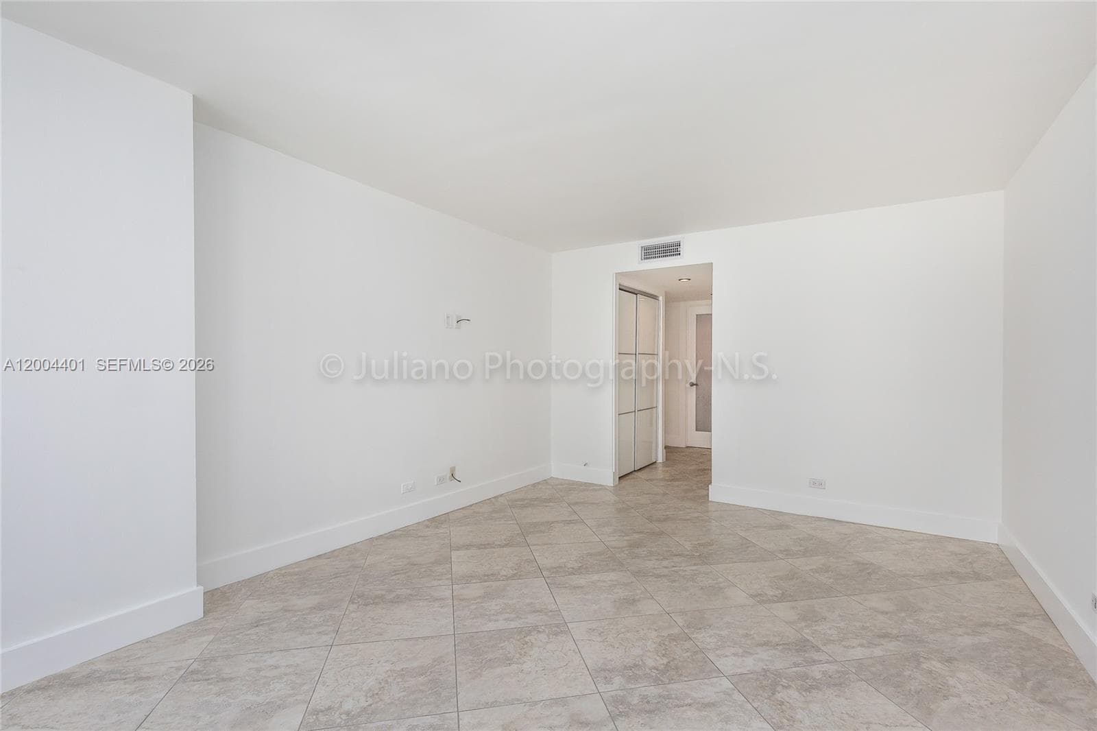 6039 Collins Ave 1415 photo 17