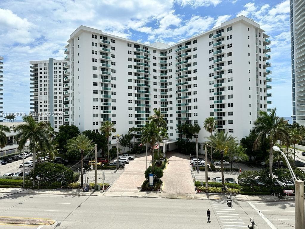 3000 S Ocean Dr 414 photo 17