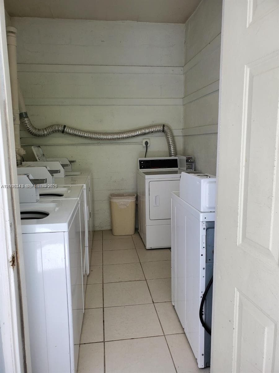 1185 Marseille Dr 209 photo 16