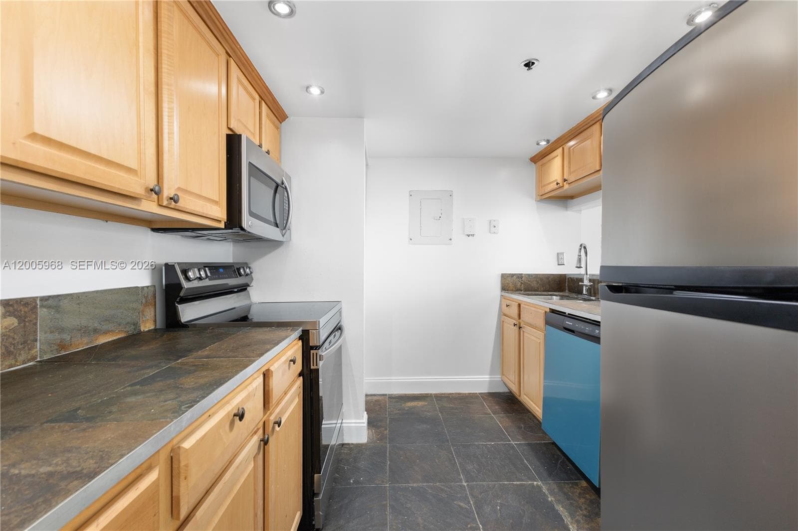 7601 E Treasure Dr 1621 photo 14