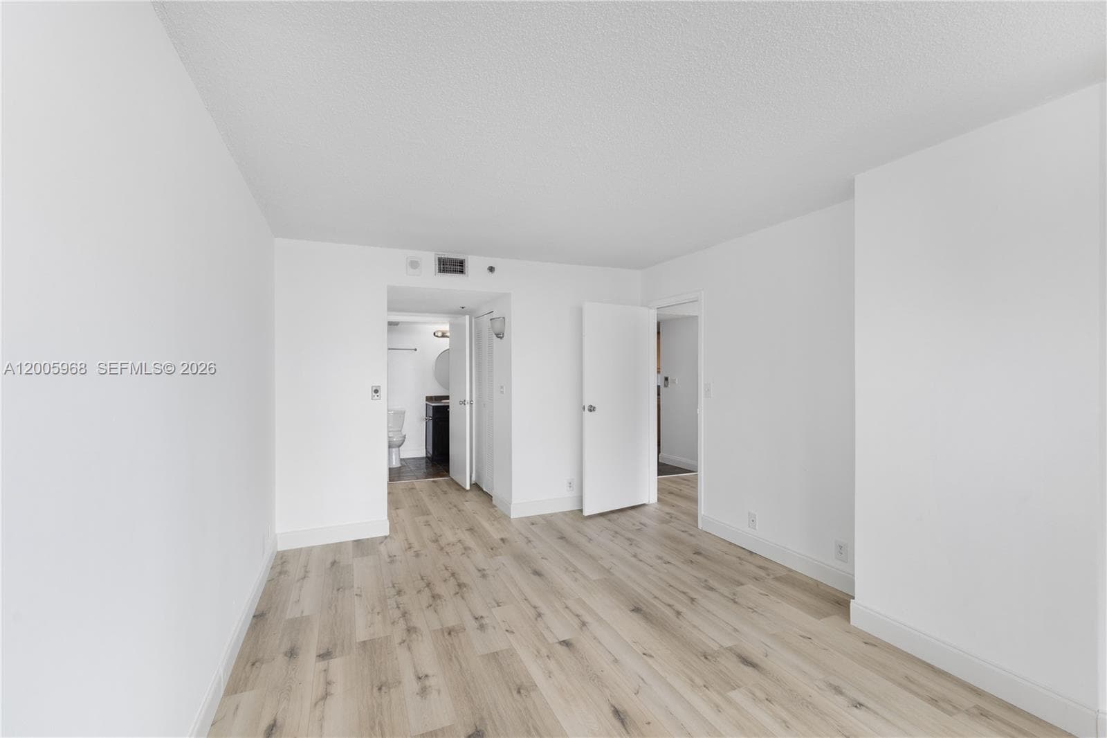 7601 E Treasure Dr 1621 photo 19