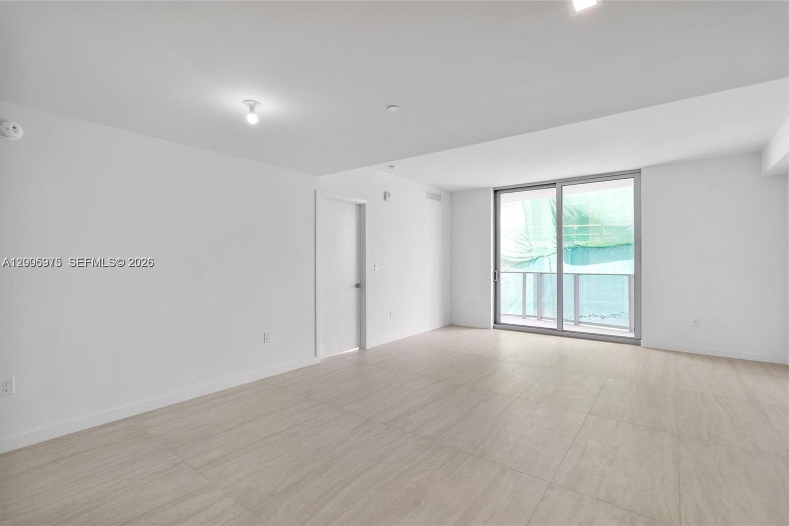 77 SE 5th St 4106 photo 3