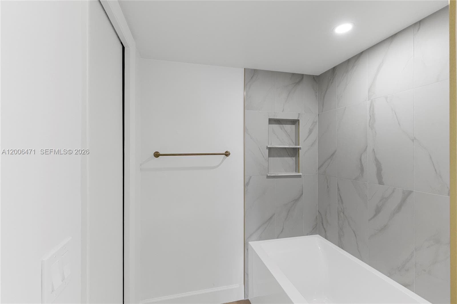1400 NE 57th Ct 102 photo 18
