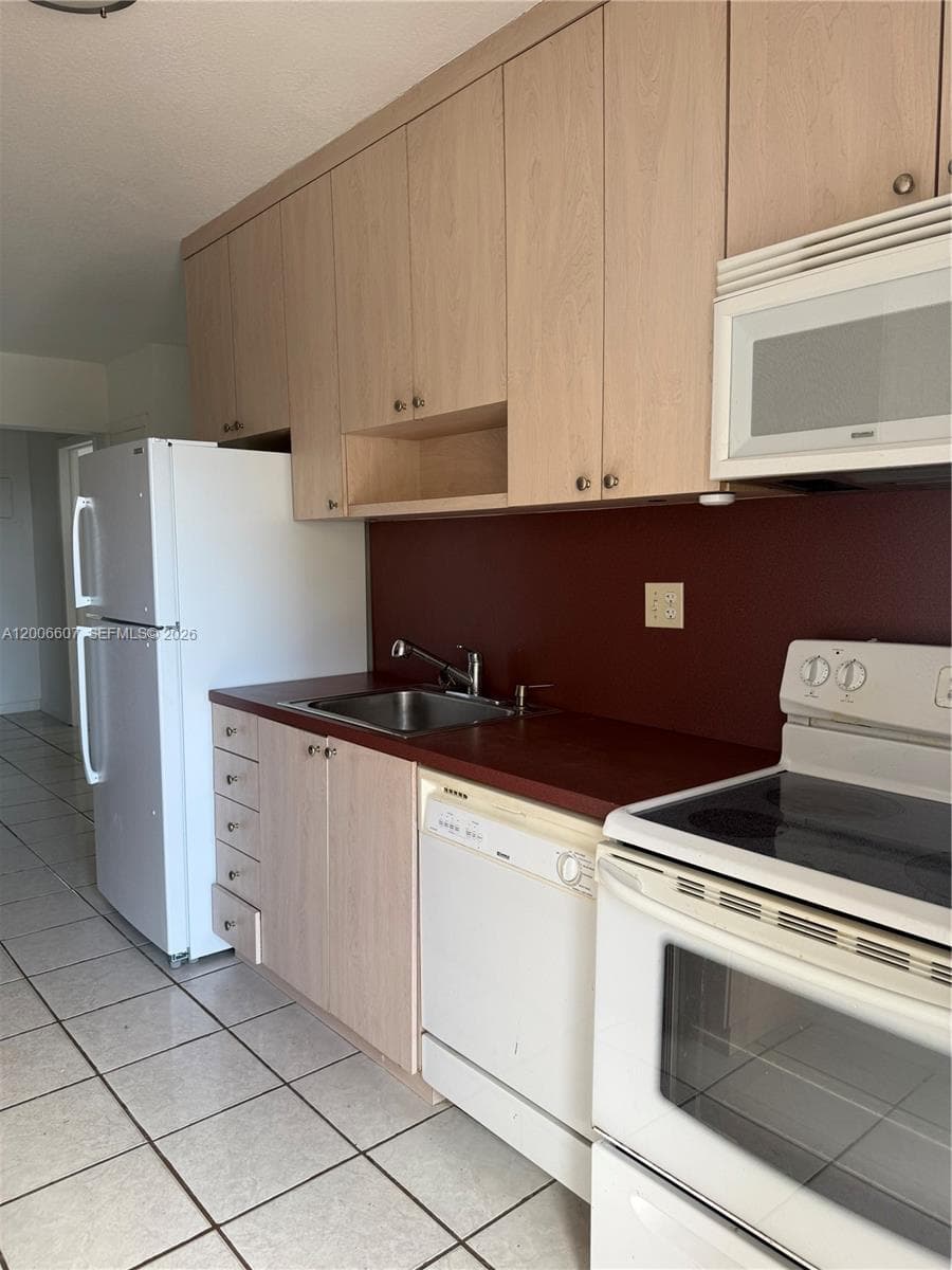 2600 S Ocean Dr S306 photo 3