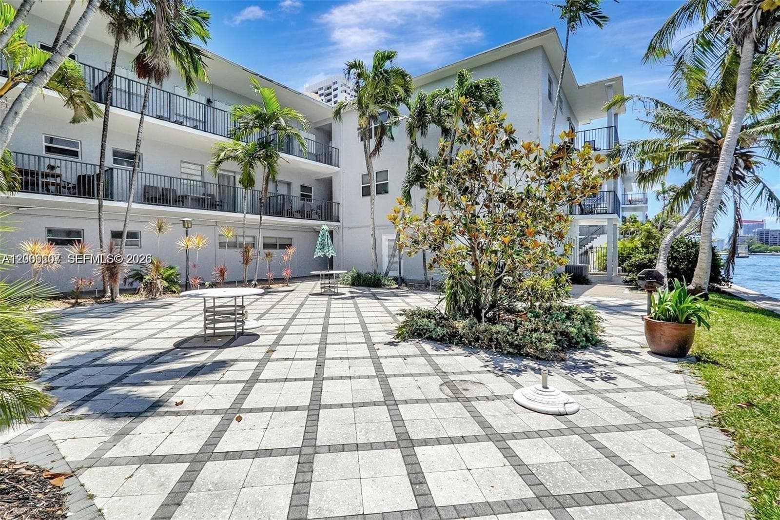 2600 S Ocean Dr S306 photo 1