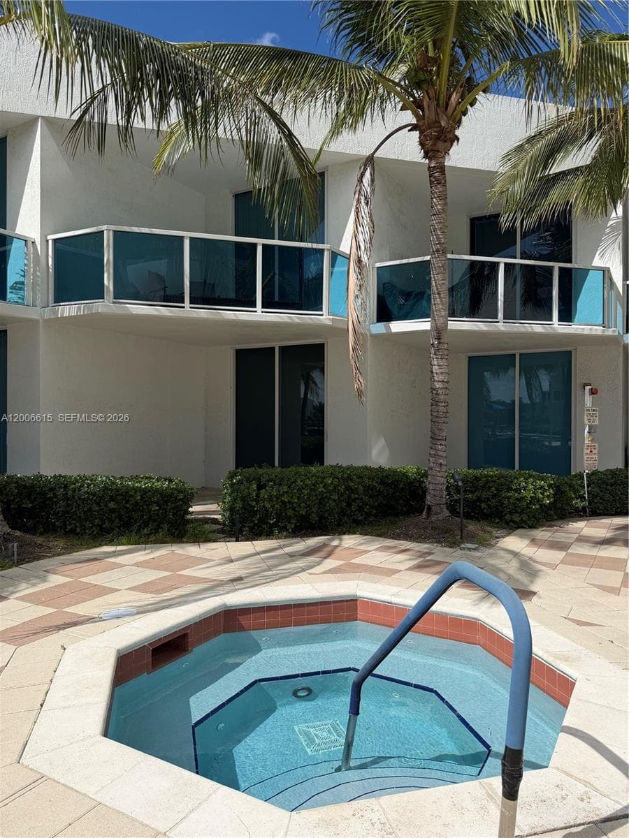 1945 S Ocean Dr 603 photo 2