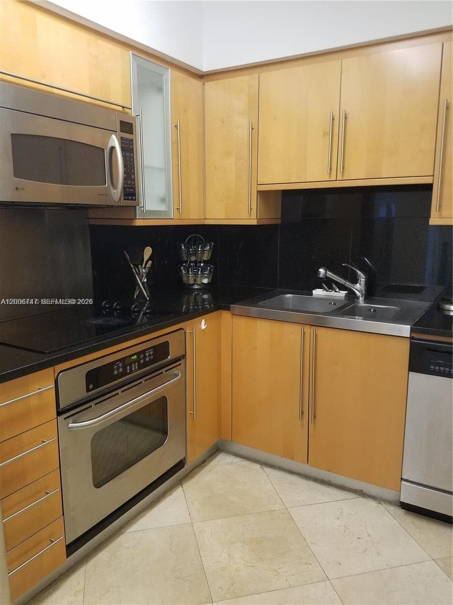 6365 Collins Ave 910 photo 5