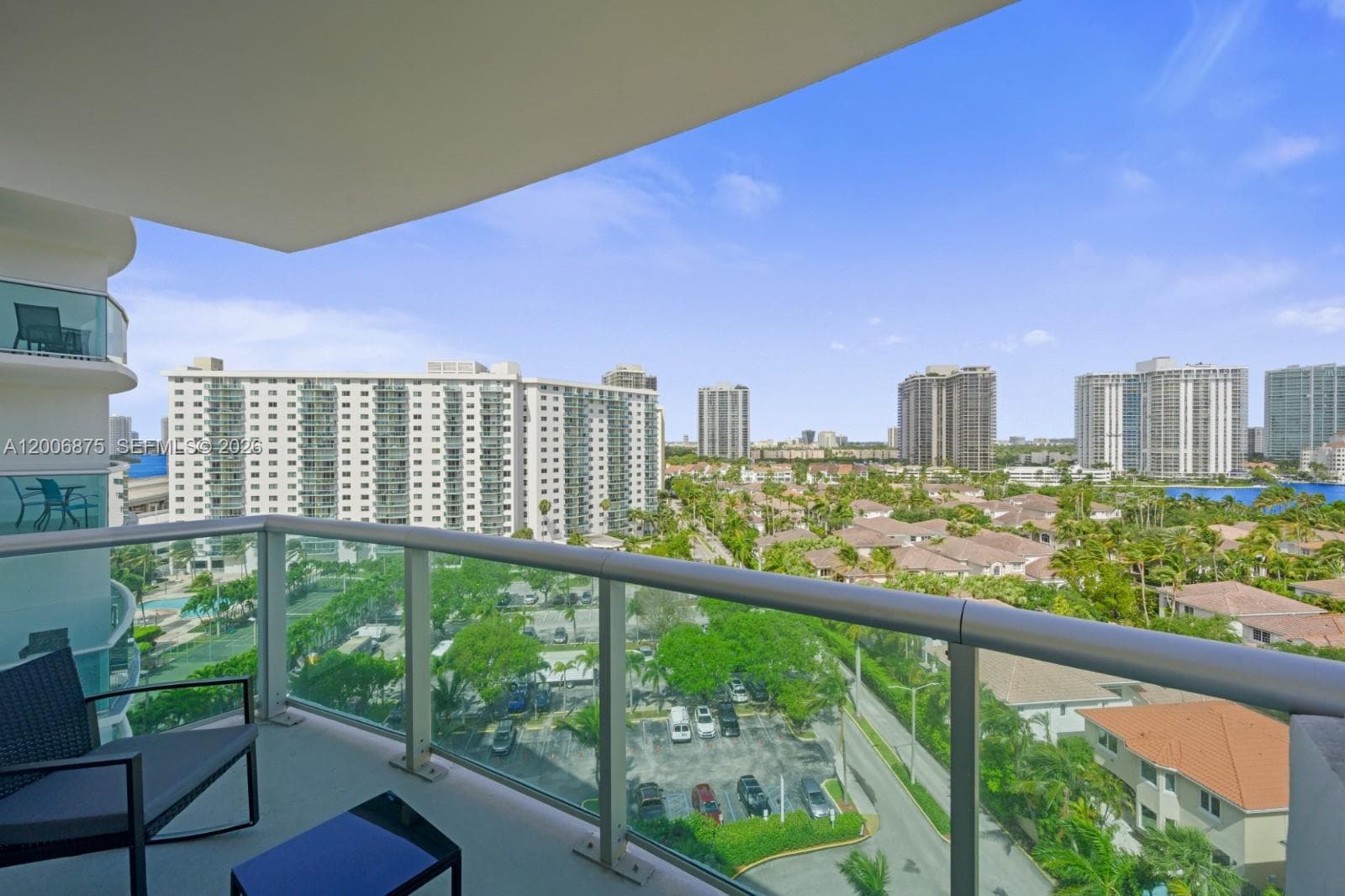 19370 Collins Ave 1122 photo 2