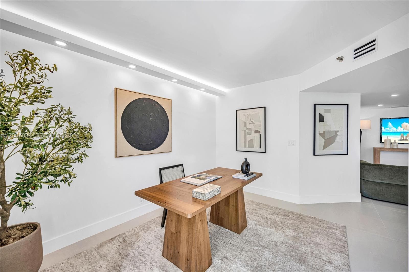 20185 E Country Club Dr 1904 photo 23